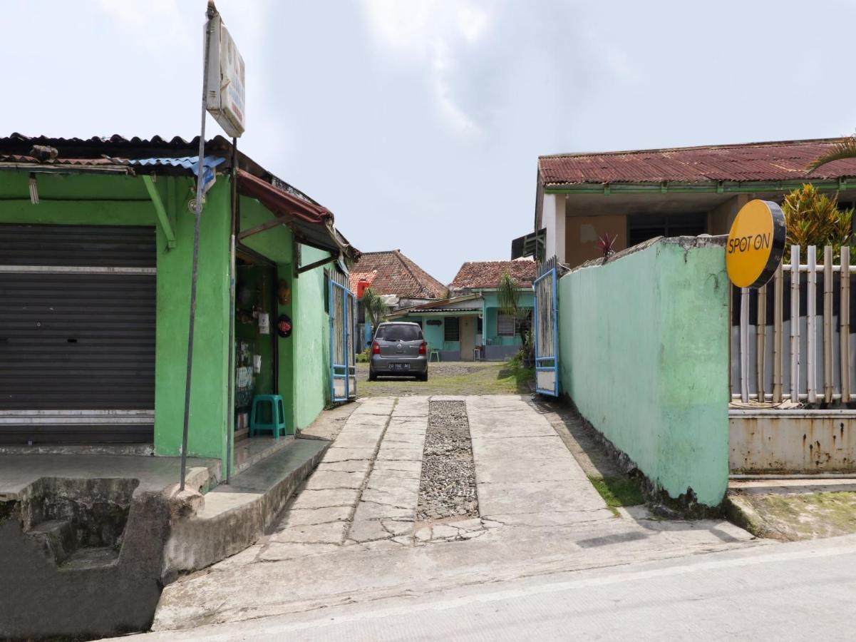 Spot On 90003 Villa Tawang Cianjur Exterior foto